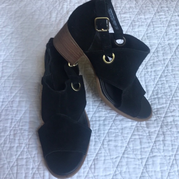 Koolaburra by UGG kaiah black suede sandals 6 - Picture 1 of 11